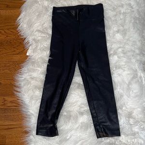 Capri Koral black leggings